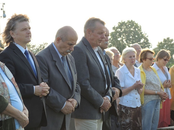 Bielszczanie pod krzyżem na Trzech Lipkach