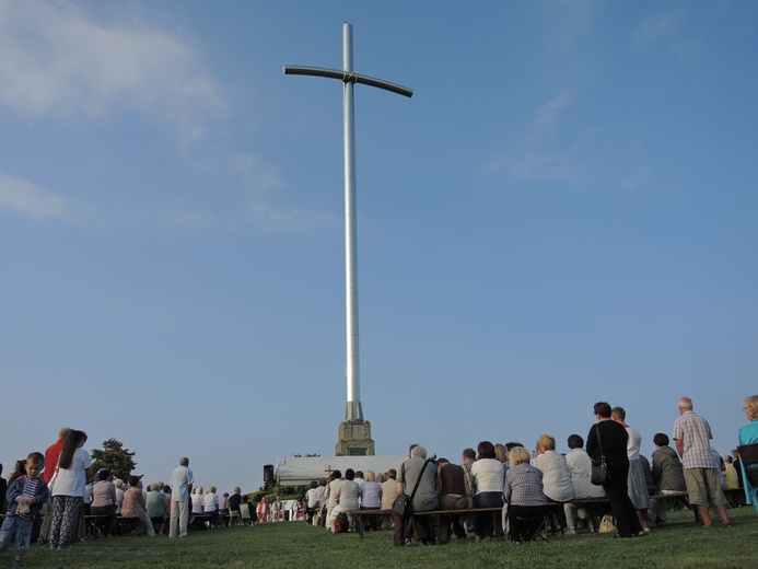 Bielszczanie pod krzyżem na Trzech Lipkach