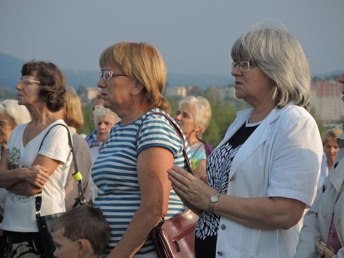 Bielszczanie pod krzyżem na Trzech Lipkach