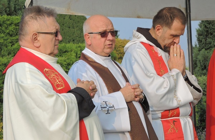 Bielszczanie pod krzyżem na Trzech Lipkach