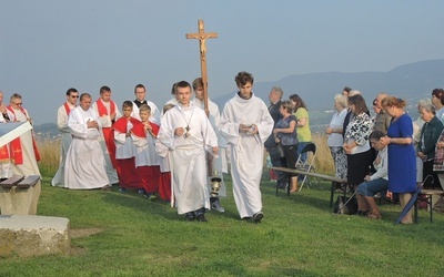 Bielszczanie pod krzyżem na Trzech Lipkach