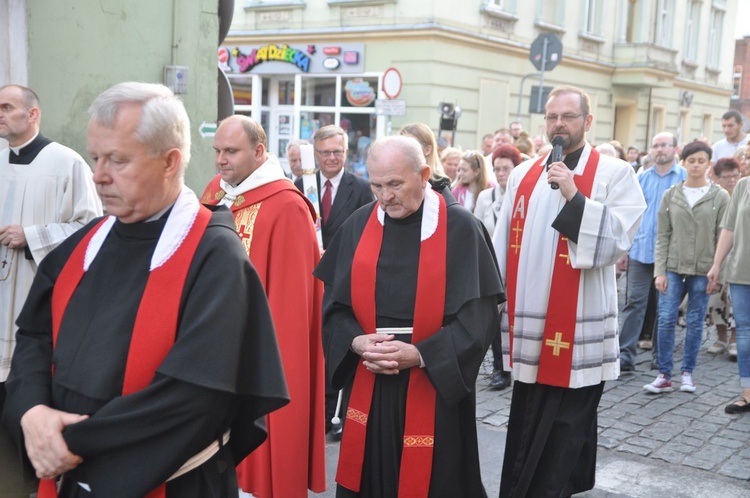 Procesja w kolejną rocznicę darłowskiego tsunami