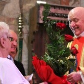 Ks. prał. Antoniemu Kulawikowi parafianie dziękowali za duszpasterską opiekę i za troskę o świątynię 