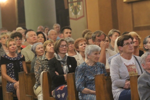 Parafianie z katedry dziękowali ks. prał. Zbigniewowi Powadzie