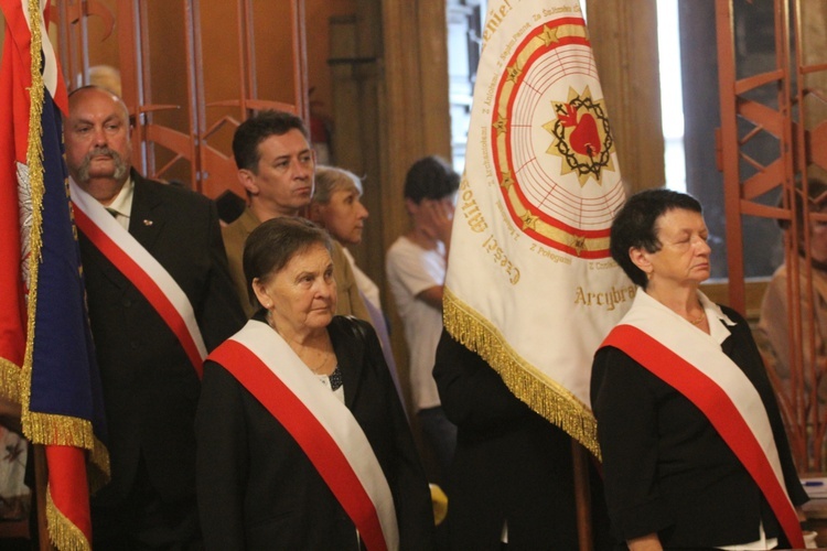 Parafianie z katedry dziękowali ks. prał. Zbigniewowi Powadzie