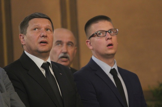 Parafianie z katedry dziękowali ks. prał. Zbigniewowi Powadzie