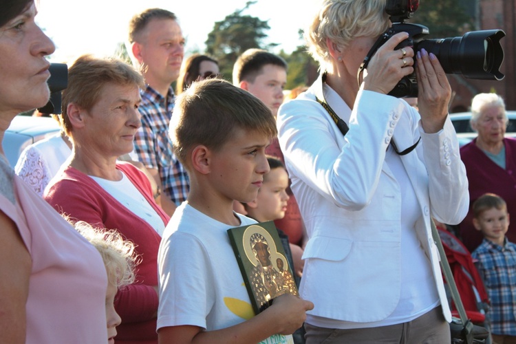 Powitanie ikony MB Częstochowskiej w Radziwiłłowie