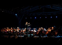 Nocny koncert w hali Wagonówki