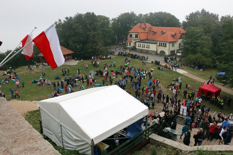 Spotkanie Młodych "W górę serca!" na Ślęży 