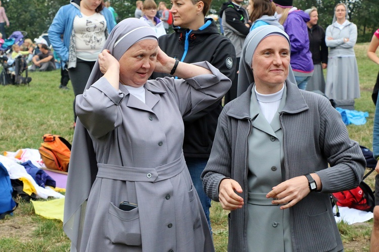 Spotkanie Młodych "W górę serca!" na Ślęży 