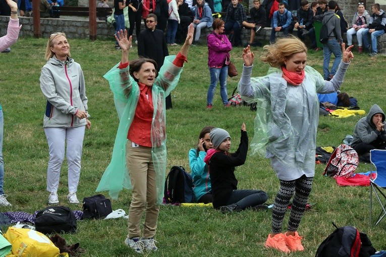 Spotkanie Młodych "W górę serca!" na Ślęży 