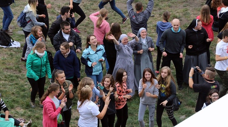 Spotkanie Młodych "W górę serca!" na Ślęży 