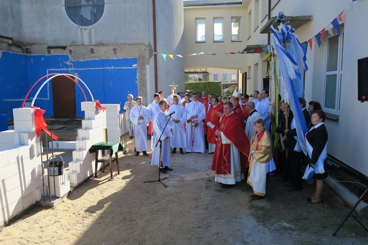 Uroczystość poświęcenia i wmurowania kamienia węgielnego w Gdyni-Witominie