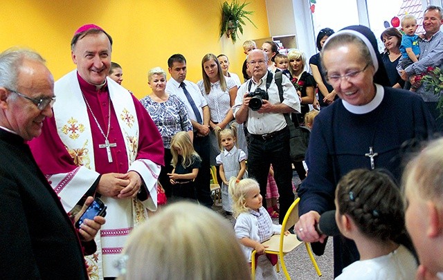 14 września biskup Andrzej Jeż poświęcił parafialną ochronkę w Bochni.