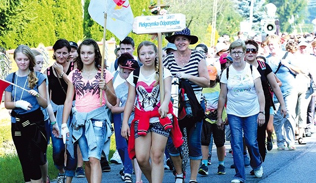 Ponad 300 osób  powędrowało do Matki Bożej w grupie, która wyszła z Janowca.