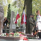 ▲	Nowy pomnik – grobowiec rodziny Bronarskich i Panteon Żołnierzy Wyklętych powstał dzięki zaangażowaniu wielu płocczan.