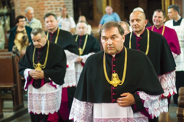 ▲	Kapituła w Dobrym Mieście jest najliczniejsza w archidiecezji warmińskiej.