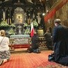 Od ponad 600 lat kolejne pokolenia Polaków zawierzają Jasnogórskiej Królowej  swoje sprawy i modlą się za ojczyznę