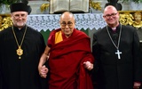 Dalajlama XIV: modlitwa nie pomoże