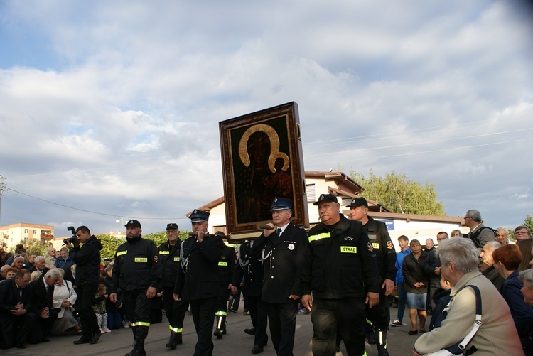 Powitanie MB Częstochowskiej w parafii św. o. Pio w Mszczonowie