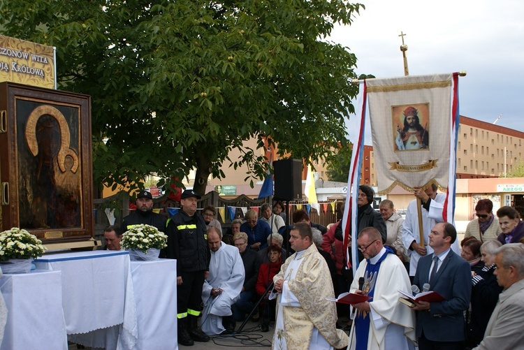 Powitanie MB Częstochowskiej w parafii św. o. Pio w Mszczonowie