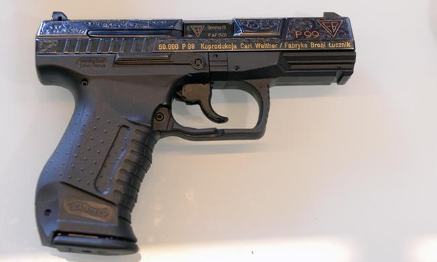 P99 to nowoczesny samopowtarzalny pistolet wykonany z polimeru, dostosowany dla strzelców prawo i leworęcznych