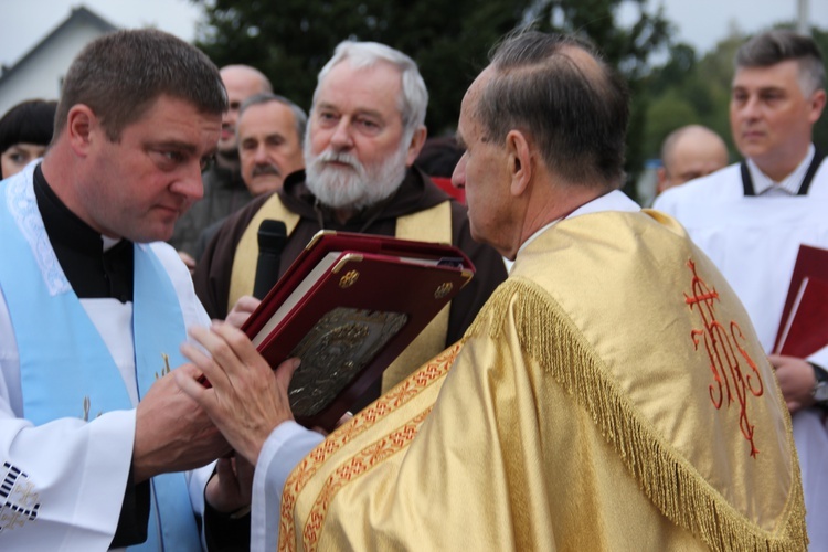 Powitanie ikony MB Częstochowskiej w Radziejowicach