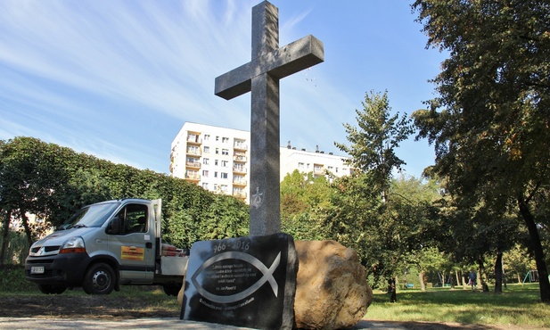 Nowy krzyż na osiedlu