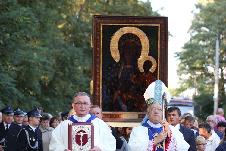 Powitanie ikony MB Częstochowskiej w Lutkówce