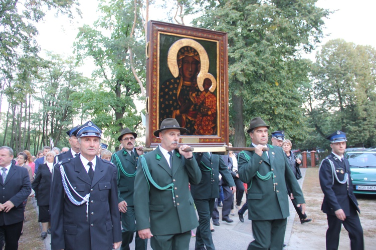 Powitanie ikony MB Częstochowskiej w Lutkówce