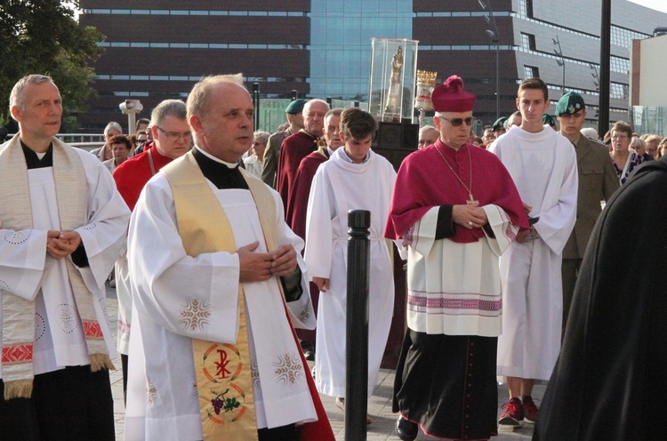 Procesja z relikwiami św. Stanisława i św. Doroty