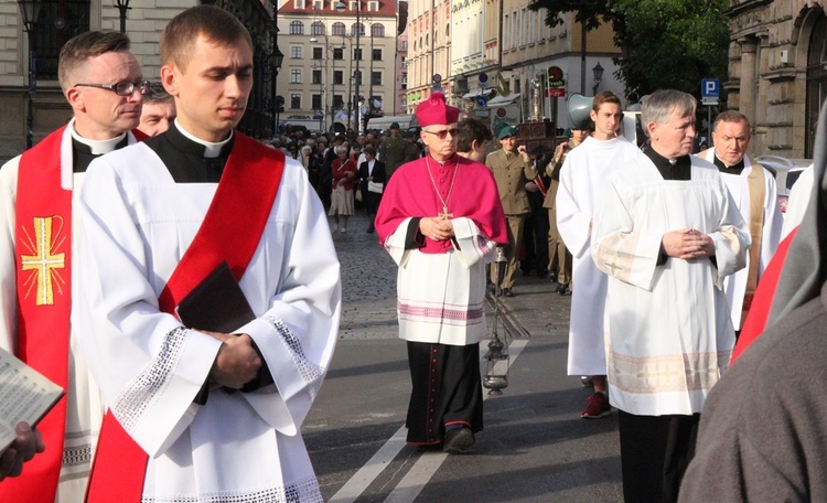 Procesja z relikwiami św. Stanisława i św. Doroty