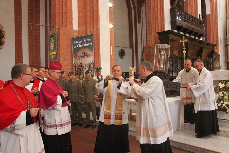 Procesja z relikwiami św. Stanisława i św. Doroty