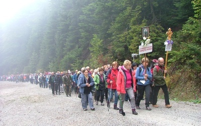 W tegorocznej XXVII Górskiej Pilegrzymce Szlakiem św. Kingii wziło udział prawie 400 osób.