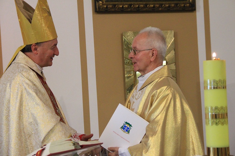 Ks. Władysław Szewczyk otrzymał od biskupa tarnowskiego Andrzeja Jeża list gratulacyjny.