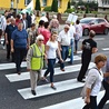 ▲	Mieszkańcy niektórych podmławskich miejscowości  oraz stowarzyszenia protestują przeciw budowie kolejnych kurników, blokując m.in. drogę krajową nr 7 w Wiśniewie.
