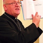Abp Józef Górzyński prosił, by każdy przeczytał w Katechizmie Kościoła Katolickiego definicję liturgii