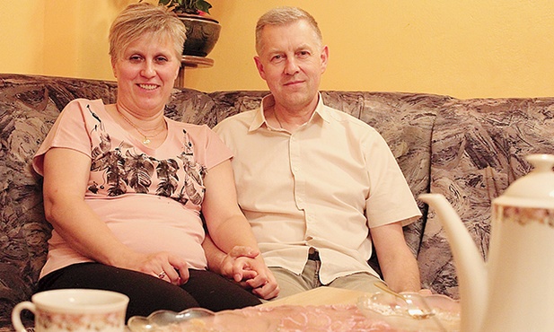 - Bóg, proponując nam posługę pary diecezjalnej, nie pozostawił nas samym sobie. Widzieliśmy to już po kilku dniach posługi. Cieszymy się, że będziemy mogli zrobić coś dla innych. Jesteśmy prości i gotowi do służenia – mówią Małgorzata i Janusz Szczerbowie, zapraszając małżeństwa do Domowego Kościoła.