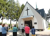 Zadbana niewielka świątynia jest skarbem mieszkańców Ziempniowa.