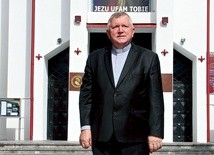 ▲	Ksiądz prałat Tadeusz Pajurek podkreśla zaangażowanie parafian we wspólnotę duchową, ale także ekonomiczną kościoła.