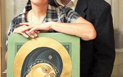Elżbieta i Benon Wylegałowie z ikoną Maryi – ich najlepszej Przyjaciółki i Matki.