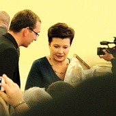 Dyplom z podziękowaniem  za współpracę przy ŚDM  odebrała m.in. prezydent  miasta Hanna Gronkiewicz-Waltz