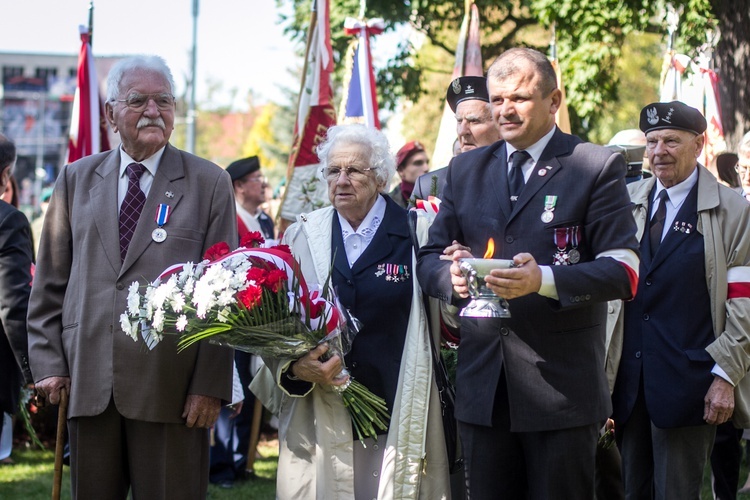 Cześć i chwała bohaterom!