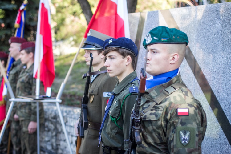 Cześć i chwała bohaterom!