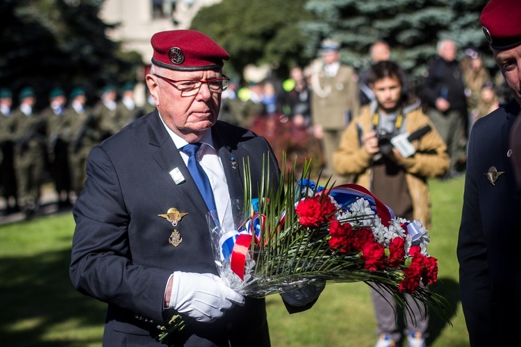 Cześć i chwała bohaterom!