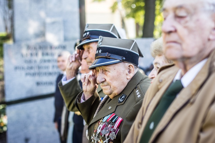 Cześć i chwała bohaterom!