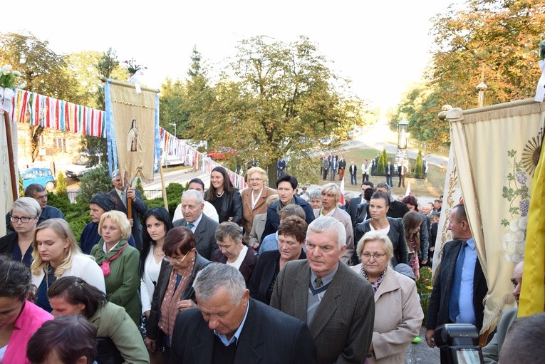Powitanie MB Częstochowskiej w Lewinie