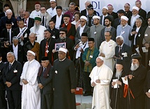Spotkanie papieża Franciszka oraz reprezentantów różnych wyznań chrześcijańskich i religii na modlitwie o pokój.