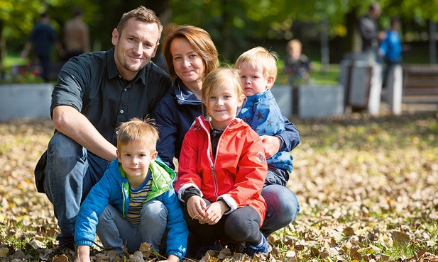 Anna Lis jest żoną Pawła, mamą Kingi, Wojtka i Kuby