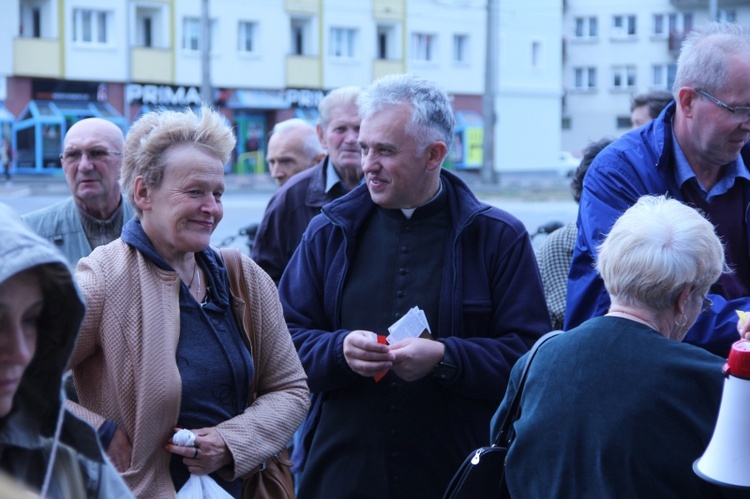 Koronka na ulicach miast świata